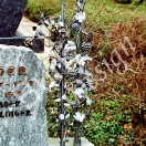 Grabmal geschmieder, Rebenstock und Rosenstock aus Eisen, verzinkt und lackiert