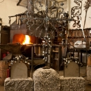 ein-grabkreuz-von-kunstschmiede-burk-im-feuer-geschmiedet