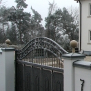 Tor aus Eisen geschmiedet, Füllungen aus Edelstahlblech