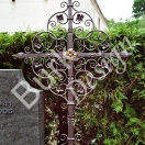 Geschmiedetes Grabkreuz aus Eisen, verzind und lackiert mit Schmiedefarbe, Höhe ca 140cm und 75cm Breite