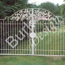 Geschmiedetes Tor mit Rosen, zweiflügig, weiß bemalt